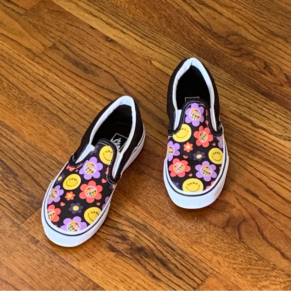 Vans Classic SlipOn Radically Happy Skate Shoe Sneaker Unisex NWT
Boys Kids Teen - Picture 2 of 16